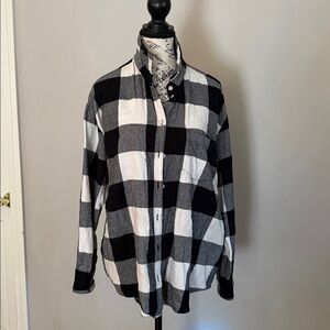 Old Navy Black and White Plaid Button Down Shirt